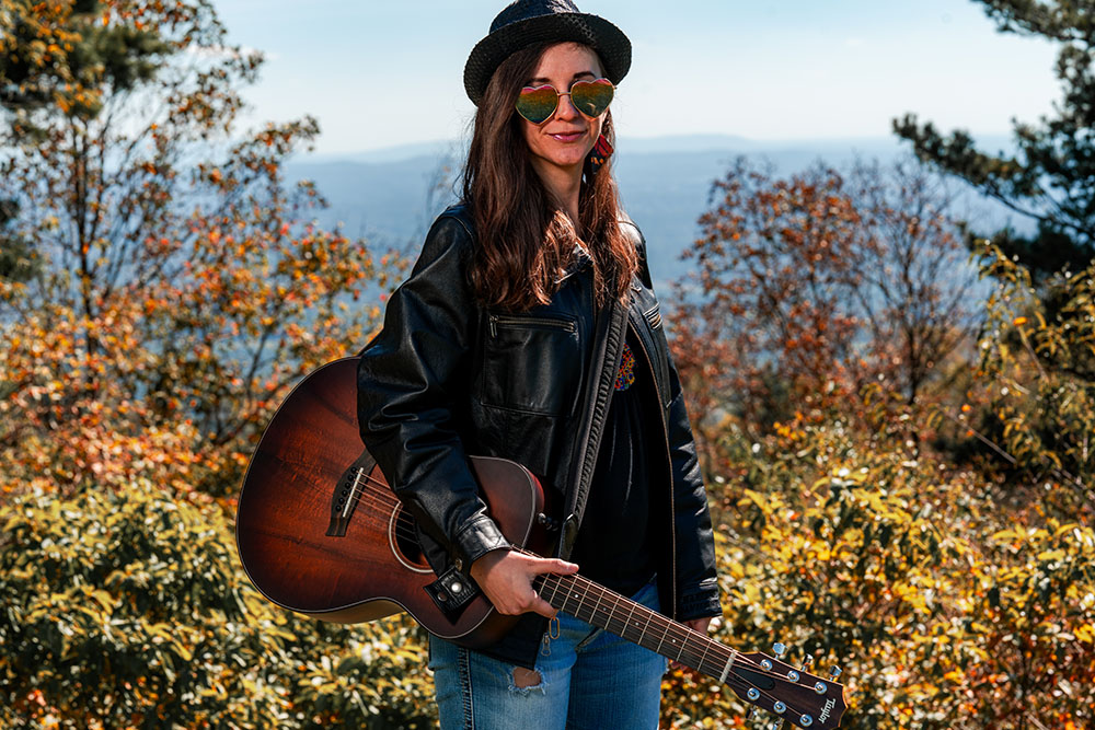 Lisa De Novo: Award-Winning Singer/Songwriter Spreading Good Vibes Nationwide 2 rBeatz Radio