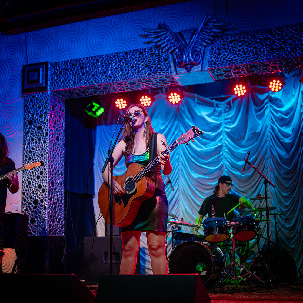 Lisa De Novo: Award-Winning Singer/Songwriter Spreading Good Vibes Nationwide 3 rBeatz Radio