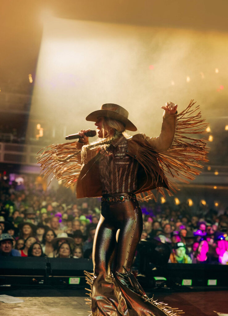 Country Rockstar, Lainey Wilson, says "Country's Cool Again" | Music Review 1 Lainey Wilson Review 5